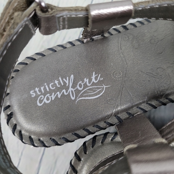 STRICTLY COMFORT | metallic strappy gladiator low heel sandals - Picture 8 of 9